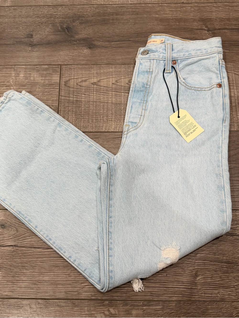 Levi’s Ribcage Straight Ankle Jeans